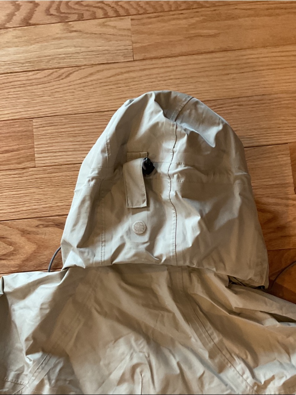 REI Women’s Lightweight stowaway Hood Raincoat Cream trench NWOT XS zip pockets - Picture 12 of 13